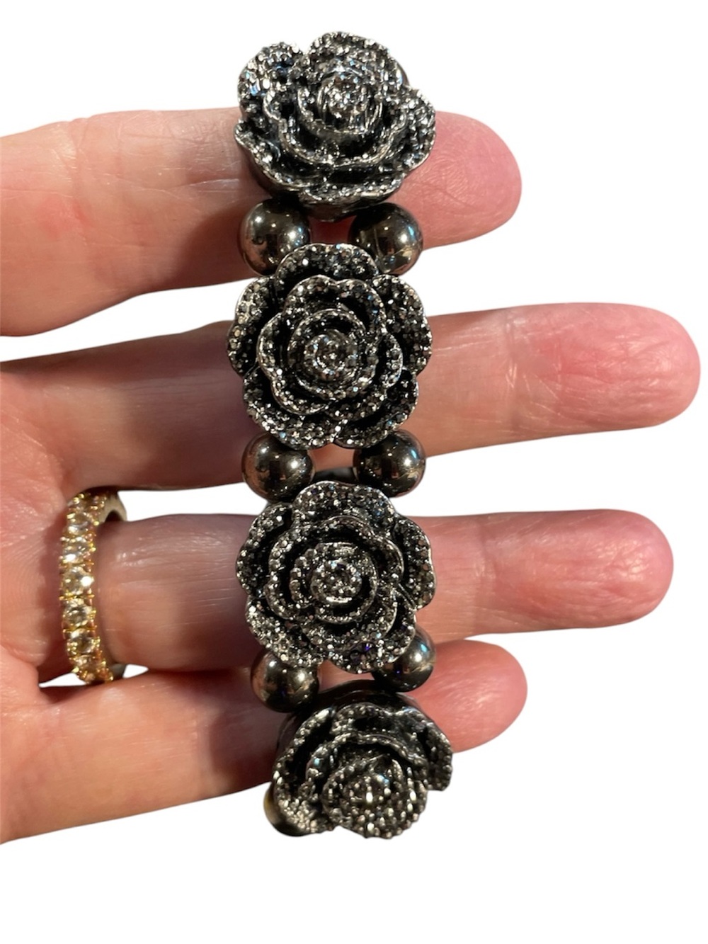 ✔️✔️Sparkling Rose Stretch Bracelet - Gunmetal Floral Design